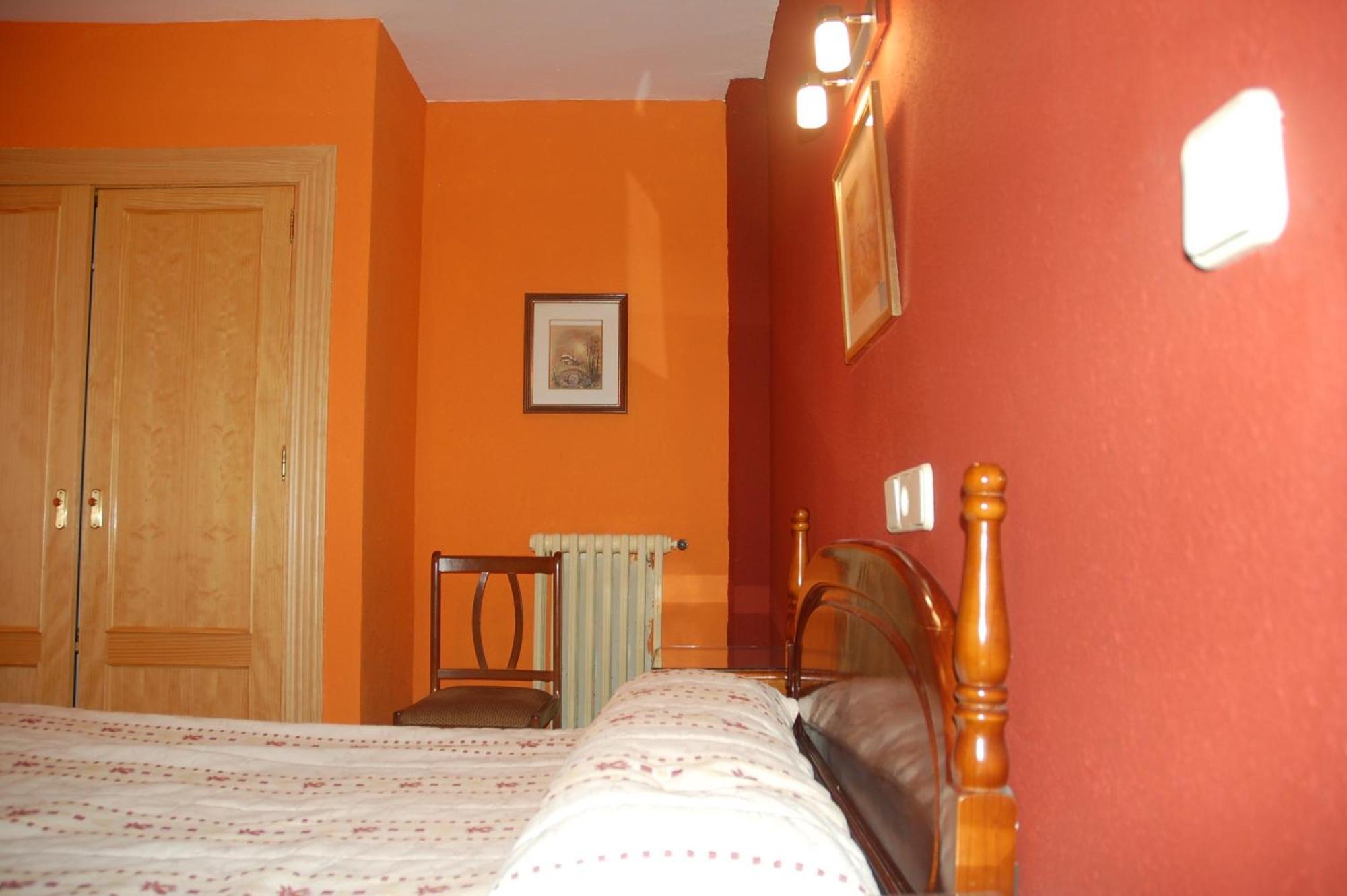 Hostal Residencia Castilla เกว็งกา ภายนอก รูปภาพ