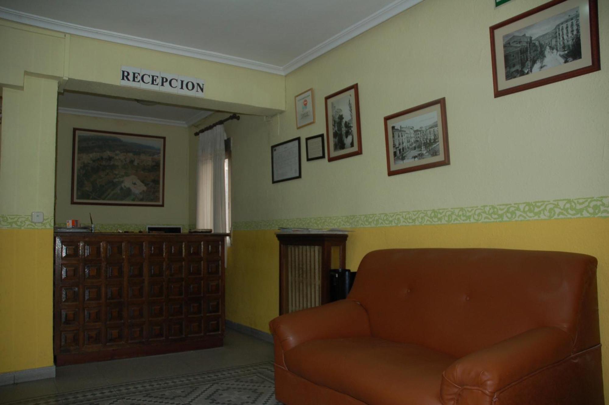 Hostal Residencia Castilla เกว็งกา ภายนอก รูปภาพ
