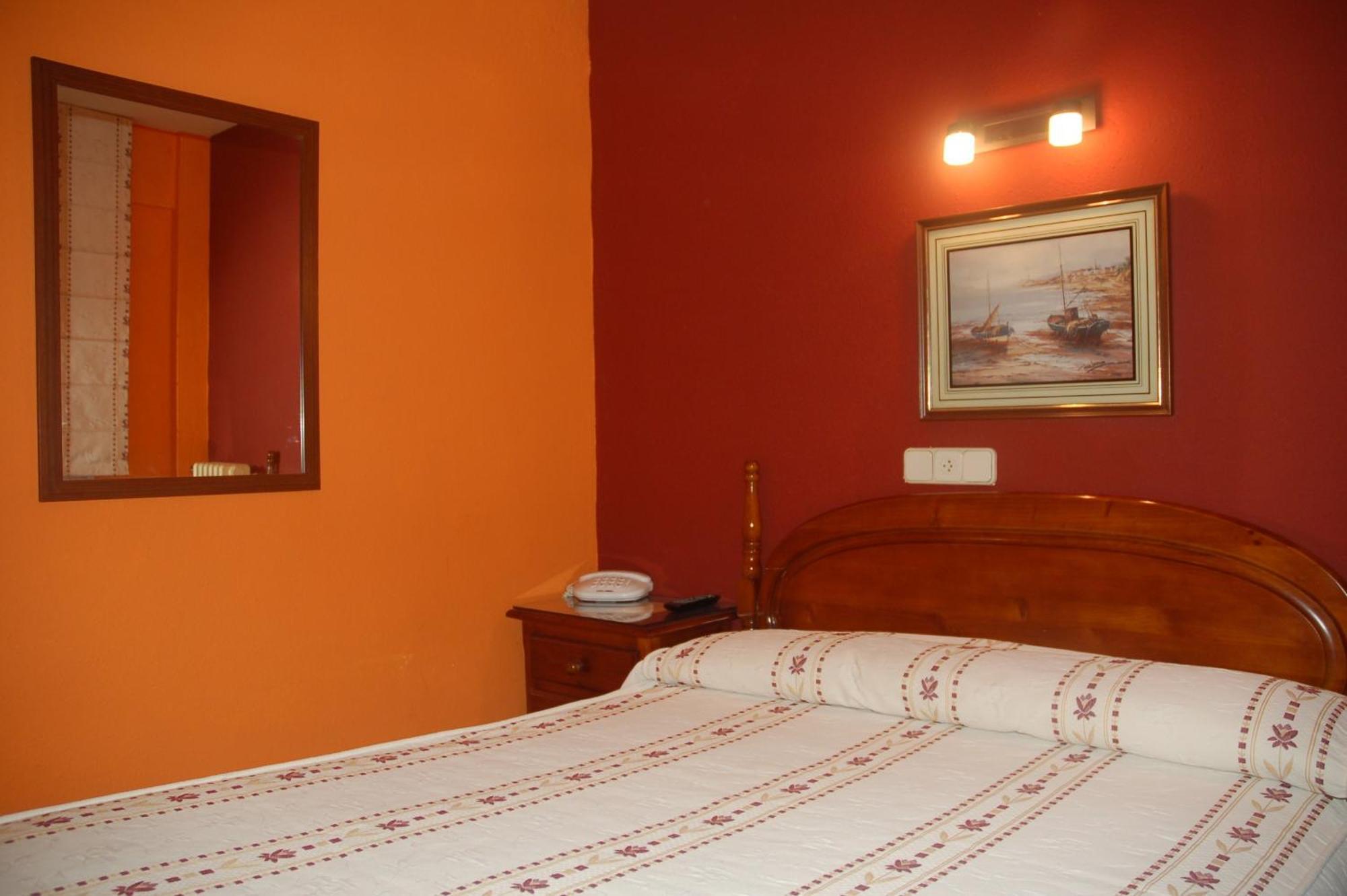 Hostal Residencia Castilla เกว็งกา ภายนอก รูปภาพ