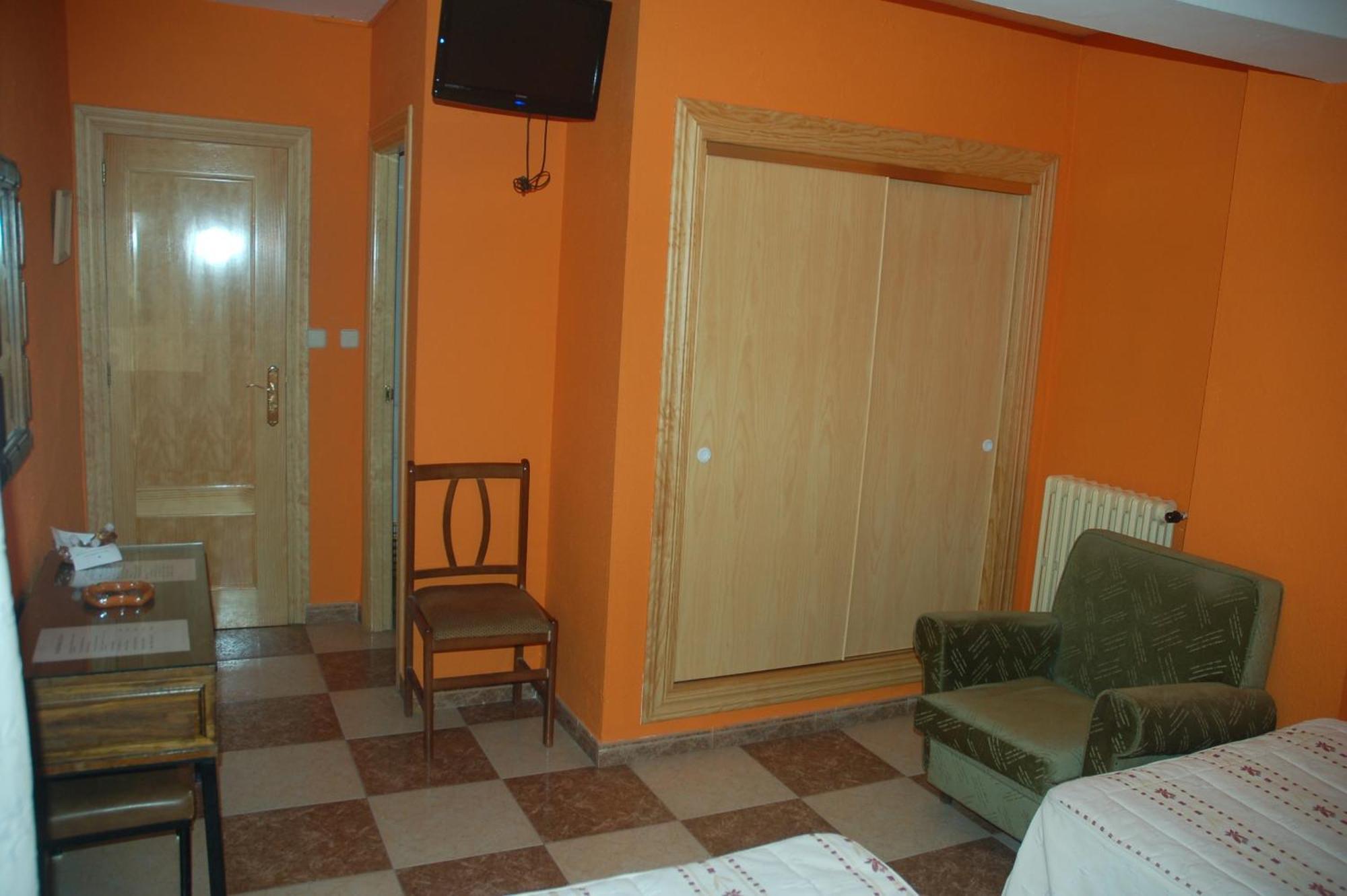 Hostal Residencia Castilla เกว็งกา ภายนอก รูปภาพ