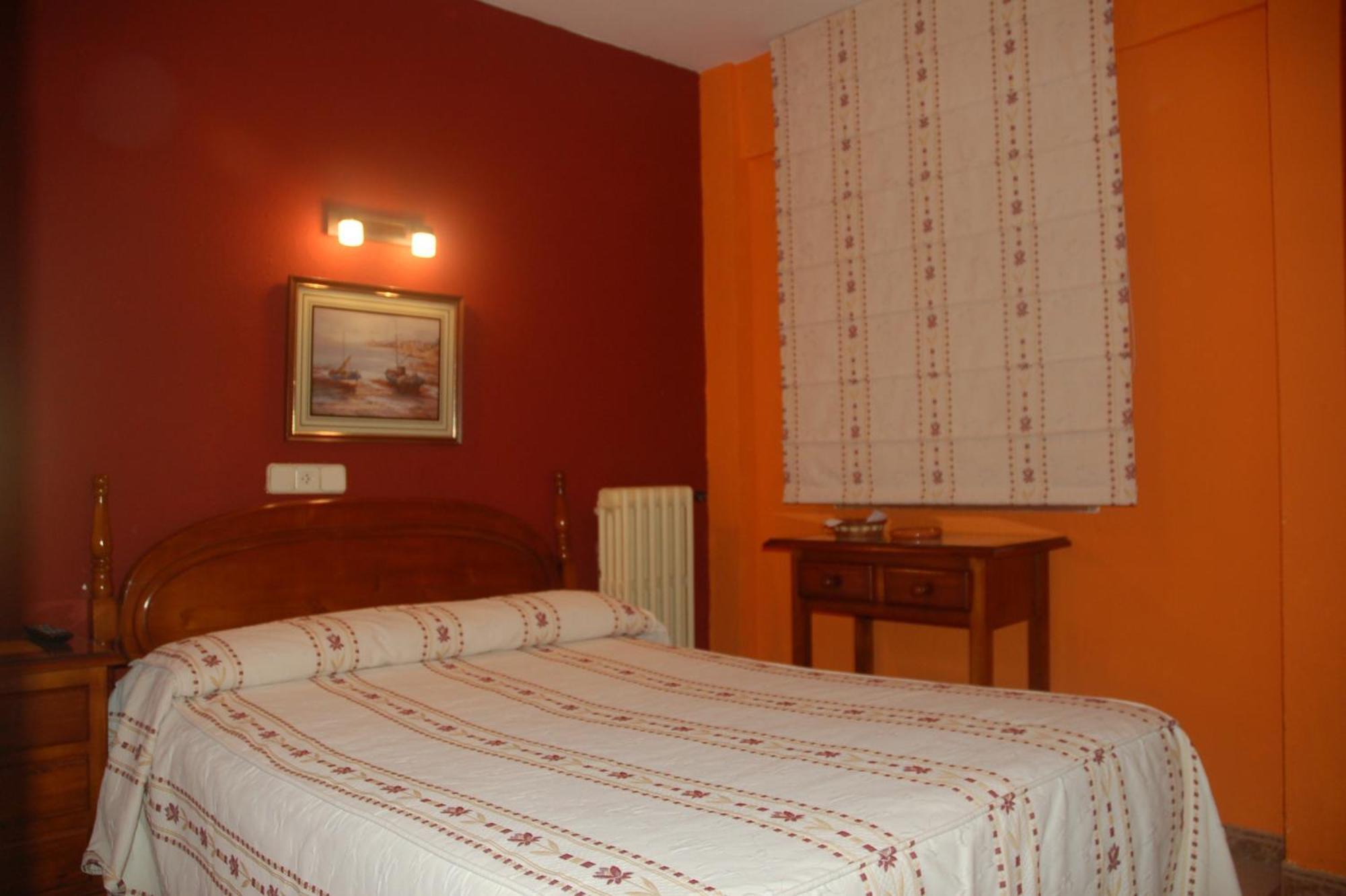 Hostal Residencia Castilla เกว็งกา ภายนอก รูปภาพ