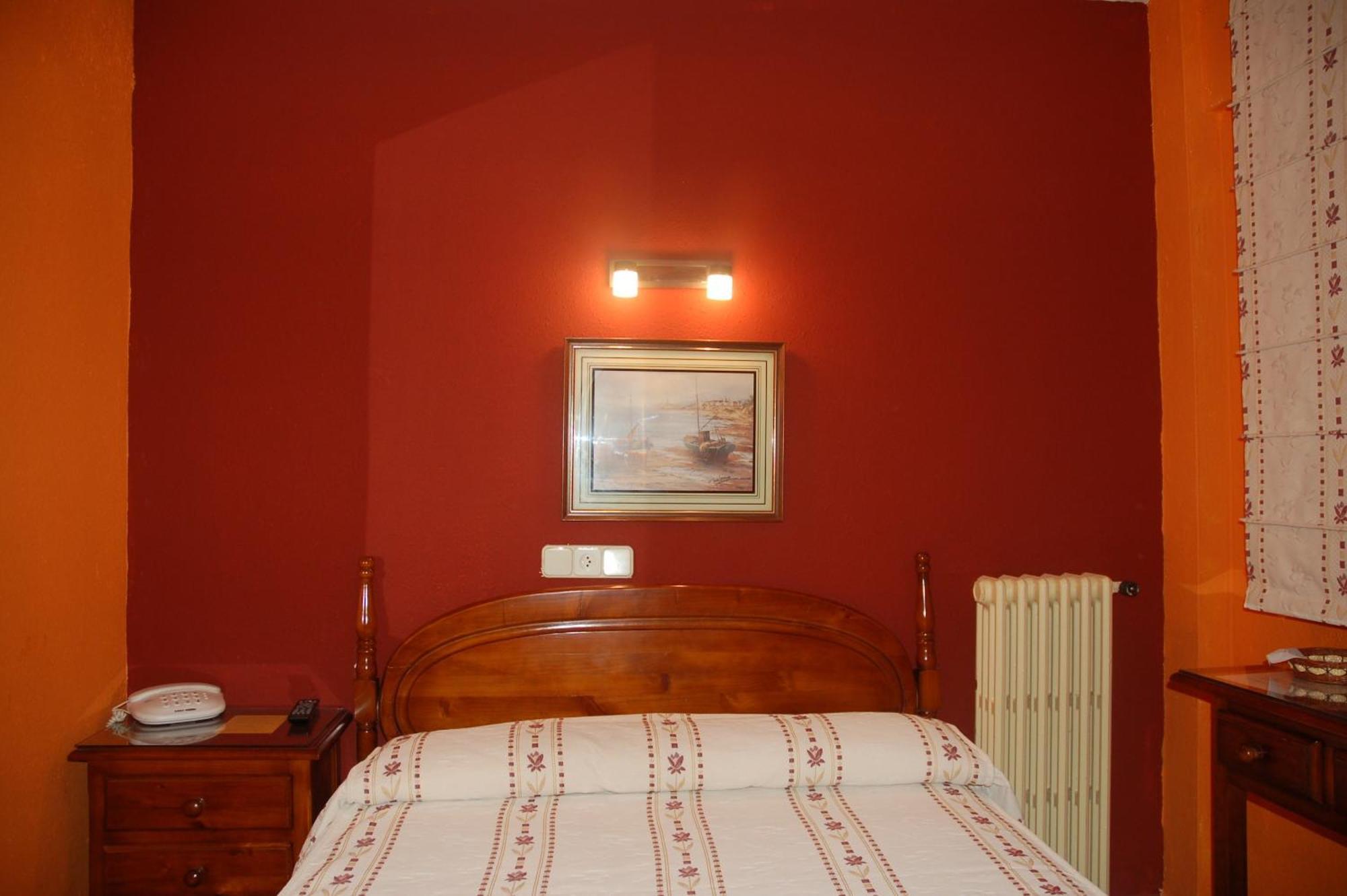 Hostal Residencia Castilla เกว็งกา ภายนอก รูปภาพ