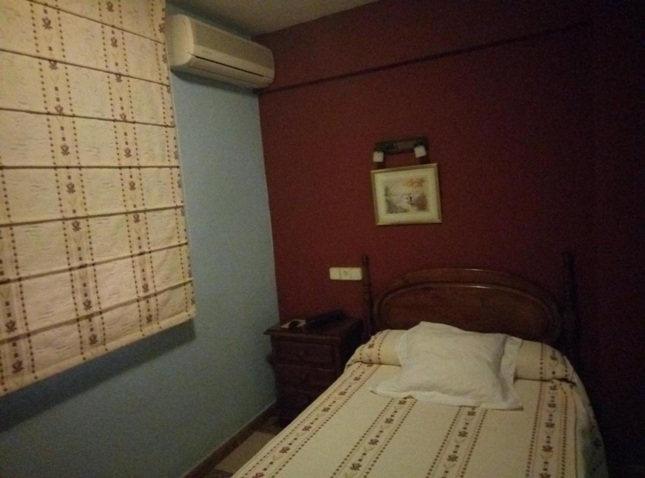 Hostal Residencia Castilla เกว็งกา ภายนอก รูปภาพ