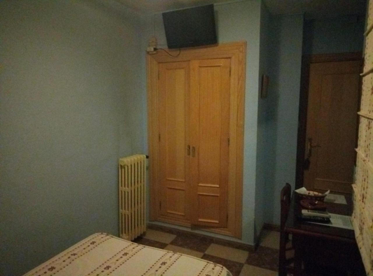 Hostal Residencia Castilla เกว็งกา ภายนอก รูปภาพ