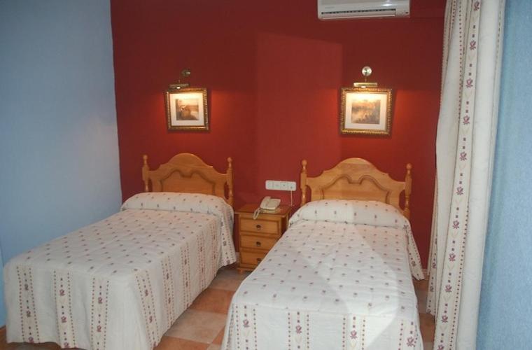 Hostal Residencia Castilla เกว็งกา ภายนอก รูปภาพ