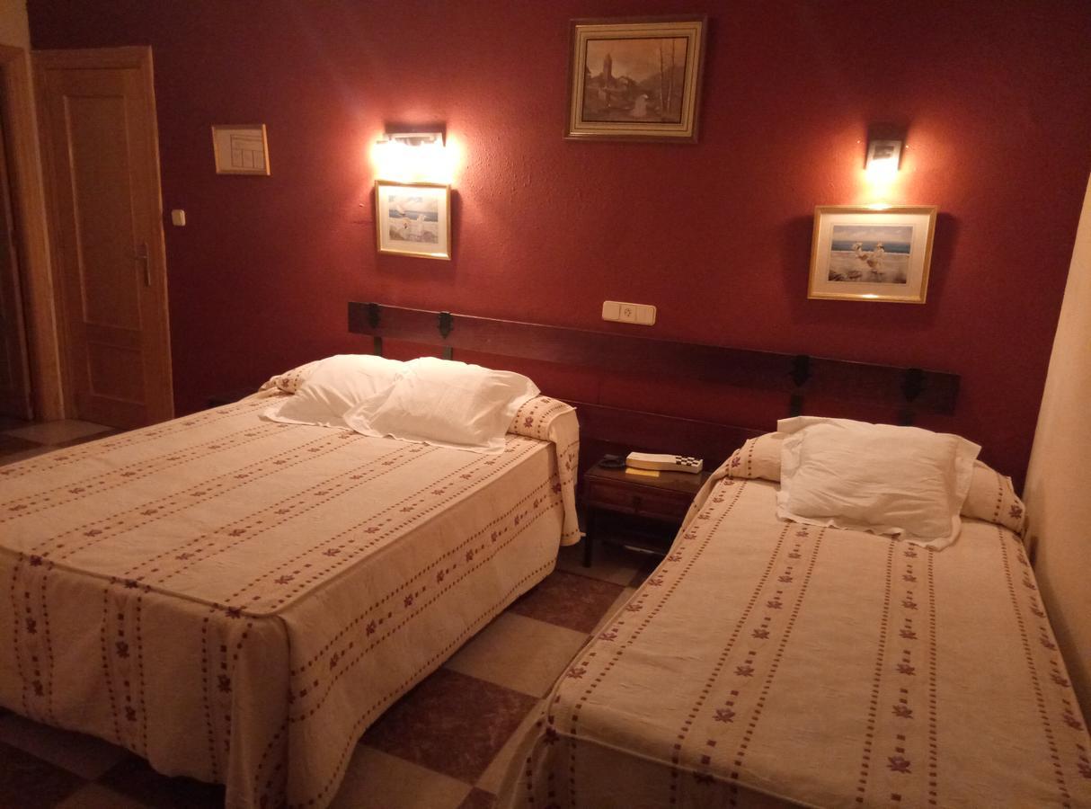 Hostal Residencia Castilla เกว็งกา ภายนอก รูปภาพ