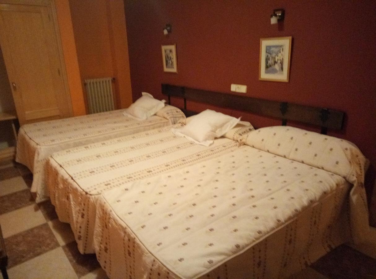 Hostal Residencia Castilla เกว็งกา ภายนอก รูปภาพ