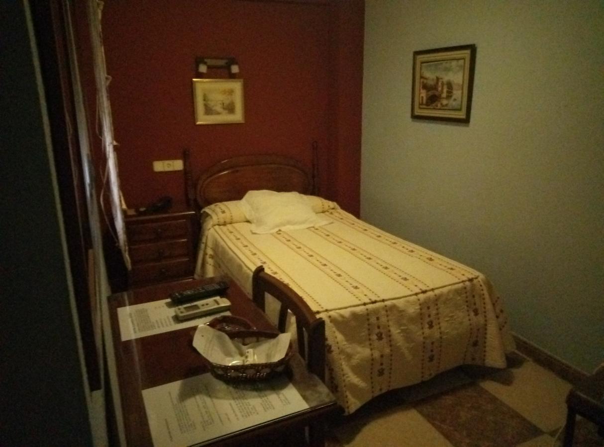 Hostal Residencia Castilla เกว็งกา ภายนอก รูปภาพ